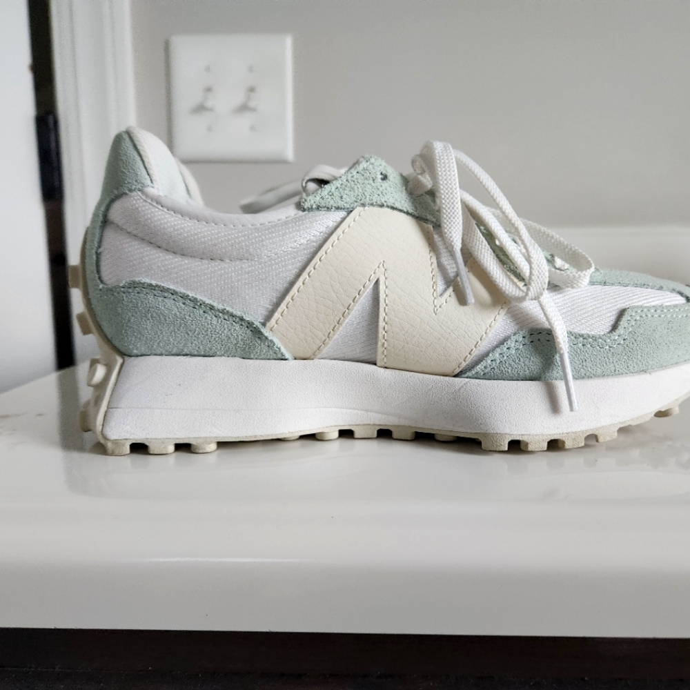 New NB 327 Calia Shoes